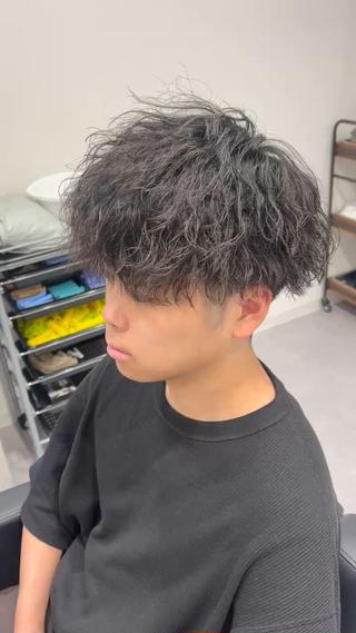 ミディアム パーマ メンズ 髙栁 航太の眉毛・アイブロウイメージ