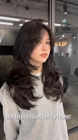 ロング karin🪩海外風 バタフライカットのヘアスタイル