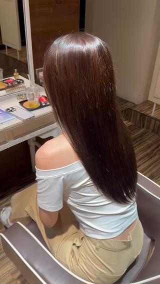 ダメージしてた毛先を少しカット
colorはチャコールブラウンで大人っぽく！ 