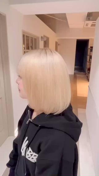 カラー ニトウ レイナのヘアスタイル