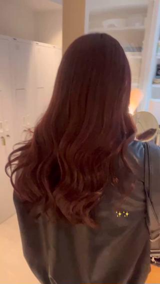 カラー ニトウ レイナのヘアスタイル