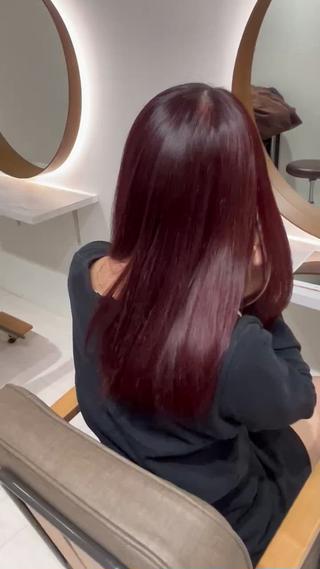 カラー ニトウ レイナのヘアスタイル