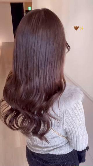 カラー ニトウ レイナのヘアスタイル