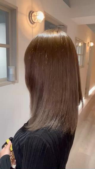 カラー ニトウ レイナのヘアスタイル