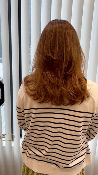 柔らかいベージュカラーにレイヤーカットで夏らしく軽い仕上がりに！

夏に向けて明るめのカラー人気です︎ 