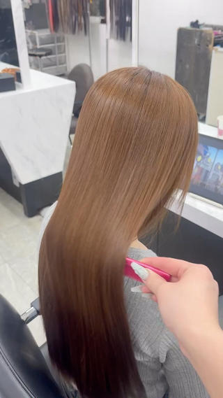 brown color
※ベースが明るめのモデル様になります