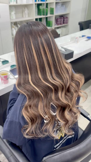 GAL STYLE️
プルエクステでつくるハイライトのデザインです