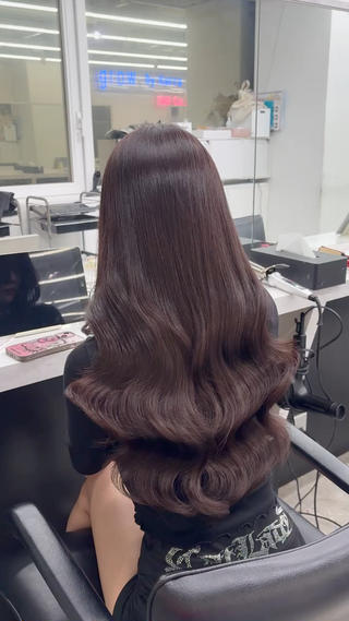 brown color
ほんのり赤みのある暖色ブラウン