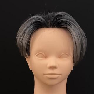 ホワイトシルバーバレイヤージュです！
カット無料ブリーチ2回バレイヤージュ21700円

表参道駅徒歩2分メンズ専門サロンBär（ベーア）
平日　12時〜21時
土日祝11時〜21時
毎週月曜、第1第3火曜定休日

中明度のベージュやグレー、濃いめのカラーは1ブリーチでも可

ホワイト系、ブロンド系、ペールトーン、色落ちがシルバーになる色などは2回ブリーチ必要です！

暗染等の履歴がある方は髪の状態に合わせて薬剤をコントロールいたしますので必ずカウンセリング時にお伝えください！なるべく綺麗な仕上がりを目指すためにご協力お願いします
 