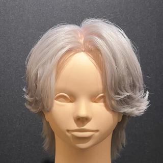 ホワイトシルバー毛流れミディアムセンターパートです！
カット無料+ブリーチ2回カラー17700円

表参道駅徒歩2分メンズ専門サロンBär（ベーア）
平日　12時〜21時
土日祝11時〜21時
毎週月曜、第1第3火曜定休日

中明度のベージュやグレー、濃いめのカラーは1ブリーチでも可

ホワイト系、ブロンド系、ペールトーン、色落ちがシルバーになる色などは2回ブリーチ必要です！

暗染等の履歴がある方は髪の状態に合わせて薬剤をコントロールいたしますので必ずカウンセリング時にお伝えください！なるべく綺麗な仕上がりを目指すためにご協力お願いします 