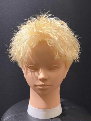 ホワイトブロンドアクティブショートアップバングです！
カット無料+ブリーチ2回カラー17700円

表参道駅徒歩2分メンズ専門サロンBär（ベーア）
平日　12時〜21時
土日祝11時〜21時
毎週月曜、第1第3火曜定休日

中明度のベージュやグレー、濃いめのカラーは1ブリーチでも可

ホワイト系、ブロンド系、ペールトーン、色落ちがシルバーになる色などは2回ブリーチ必要です！

暗染等の履歴がある方は髪の状態に合わせて薬剤をコントロールいたしますので必ずカウンセリング時にお伝えください！なるべく綺麗な仕上がりを目指すためにご協力お願いします 