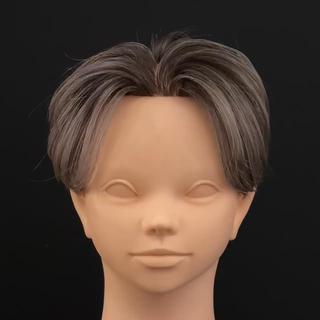 ミルクティーのバレイヤージュです！
カット無料+バレイヤージュ14000円

表参道駅徒歩2分メンズ専門サロンBär（ベーア）
平日　12時〜21時
土日祝11時〜21時
毎週月曜、第1第3火曜定休日

中明度のベージュやグレー、濃いめのカラーは1ブリーチでも可

ホワイト系、ブロンド系、ペールトーン、色落ちがシルバーになる色などは2回ブリーチ必要です！

暗染等の履歴がある方は髪の状態に合わせて薬剤をコントロールいたしますので必ずカウンセリング時にお伝えください！なるべく綺麗な仕上がりを目指すためにご協力お願いします 