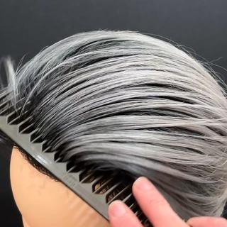 ホワイトシルバーバレイヤージュです！
カット無料+ブリーチ2回バレイヤージュ21700円

表参道駅徒歩2分メンズ専門サロンBär（ベーア）
平日　12時〜21時
土日祝11時〜21時
毎週月曜、第1第3火曜定休日

中明度のベージュやグレー、濃いめのカラーは1ブリーチでも可

ホワイト系、ブロンド系、ペールトーン、色落ちがシルバーになる色などは2回ブリーチ必要です！

暗染等の履歴がある方は髪の状態に合わせて薬剤をコントロールいたしますので必ずカウンセリング時にお伝えください！なるべく綺麗な仕上がりを目指すためにご協力お願いします 