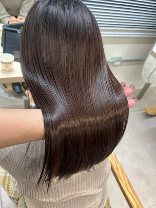 髪質改善縮毛矯正
髪質改善トリートメント+￥4400
オージュアトリートメント+￥2200 