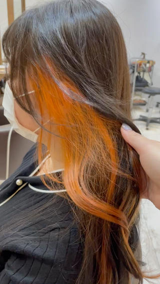 黒染め履歴ありのイヤリングカラーオレンジ 