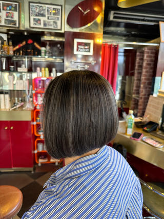 白髪ぼかしハイライト️
顔周りをフェイスフレーミングにすることで白髪が気になりずらくなります