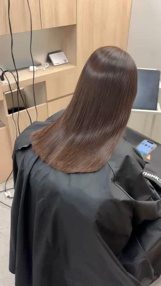 この春、ケアに集中したい人は必見！
艶々間違いなしのトリートメントカラー

髪の毛の内側までしっかり補修できるトリートメントなので、長持ちかつ効果抜群！

柔らかいブラウンで春っぽさも出しながら、
せっかくのカラーも綺麗に見せていきましょう！♡♡♡ 