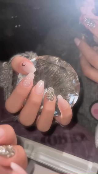 セミロング ︎ ユイナのネイルデザイン