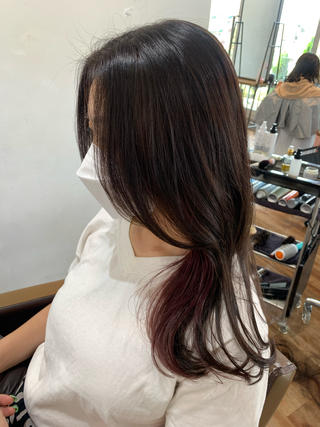 ラベンダーピンクのインナーカラー
表面もラベンダーグレージュで統一感のある雰囲気に！ 