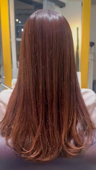 まろやかなショコラブラウンで、ツヤのあるやわらかい髪色に
ナチュラルだけどほんのり可愛い、大人っぽいブラウンカラーです 