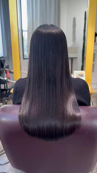 ふんわり透けるやわらかグレージュ
自然なツヤで、やさしい雰囲気に
 