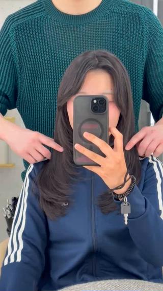 ロング 髪質改善|透明 感カラー🩵レイヤーのヘアスタイル
