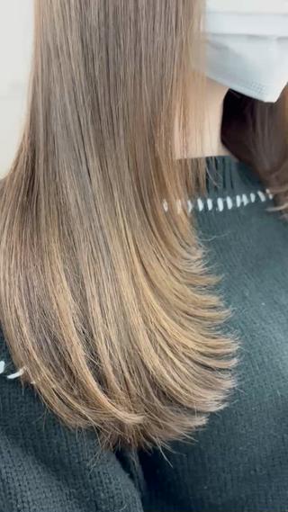 ロング 髪質改善|透明 感カラー🩵レイヤーのヘアスタイル