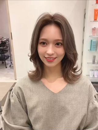 ミディアム カラー ガレリア エレガンテ栄のヘアスタイル