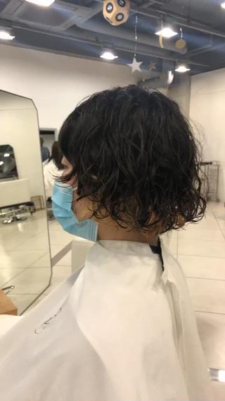 インナーブリーチのパーマスタイル
インナーなどのポイントブリーチであればダメージを抑えながらパーマもかけられます