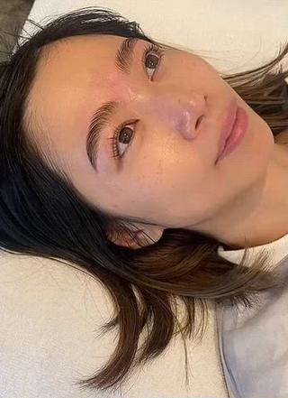 眉毛とまつ毛同時施術。
朝のメイク時短 