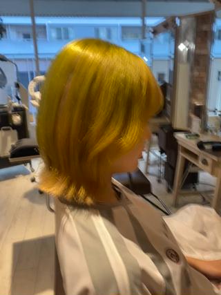 ネオンライムとミルクティーのアンブレラカラー 