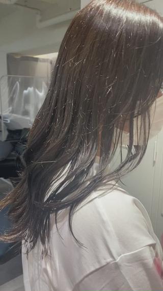 オリーブグレージュ