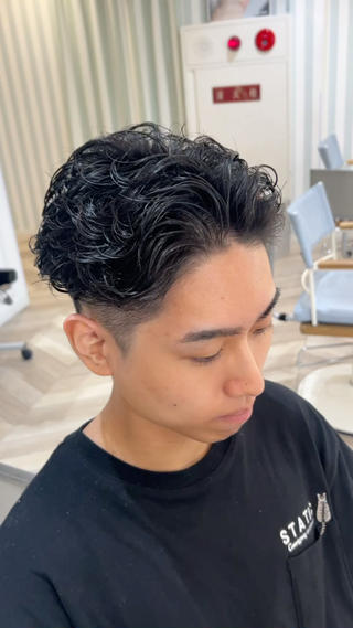 かきあげウェーブパーマ
パーマの緩さ、強さ、雰囲気、カウンセリングで決めていきましょう
雰囲気めちゃ変わります 