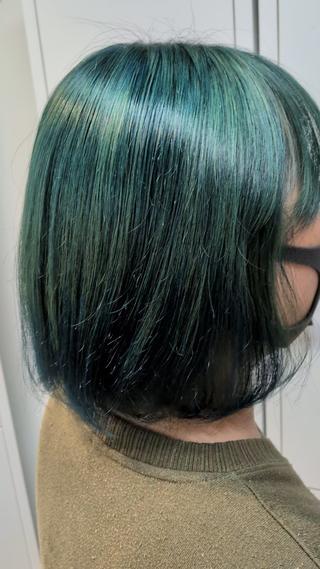 ブリーチあり ハイトーン 『グリーン』
ブリーチしててもこの艶髪 