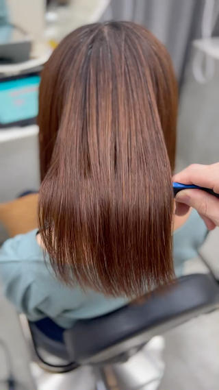 お客様それぞれの髪質に合わせて独自調合
パヤ毛から癖の強い方どんな方でも綺麗にして見せます！

当日のご予約でも大歓迎です

※ご予約の際、ブリーチ、パーマ履歴のある方は申告いただけるとありがたいです！

乾かすだけでこの柔らかさ、艶感ぜひ体感して見たい方お越しください！ 