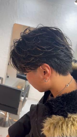 フェザーショートベースでカットし、フェザーパーマをかけて完璧なショートに仕上げました！ 