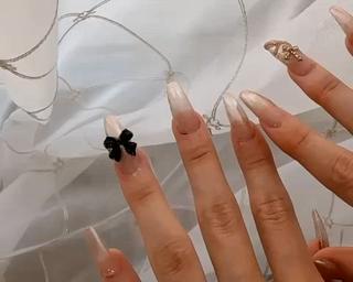 いつもご来店ありがとうございます

１度はやってみたい、ロングネイル♩

#長さだし10本
#アート2本 