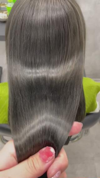 ブリーチ縮毛矯正️
ブリーチをしていても縮毛矯正が出来ます！
今までの経験を元に細かい薬の選定をして、低ダメージの髪質改善が可能です！ 