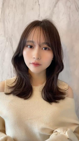 ワンカールでも可愛くなるレイヤーカットで
トレンドのくびれヘア韓国ヘアに
結んでも可愛い顔まわりカットもさせていただきます!
前髪カットも骨格に合わせて似合わせます♪
ブリーチなしの透明感カラーで
肌色を明るく、透け感を出します
グレージュ、ベージュカラーが得意です!
ピンクやオリーブカラーも人気
元の髪色が暗い方はブリーチなしダブルカラーがおすすめ!
新宿で美容室をお探しの方は是非