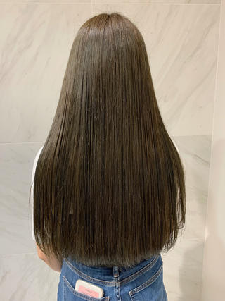 ブリーチなしダブルカラーオススメです!
抜群の透明感と艶感のオリーブグレージュ