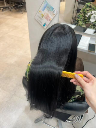 ホリスティックストレートで柔らかい艶髪に 