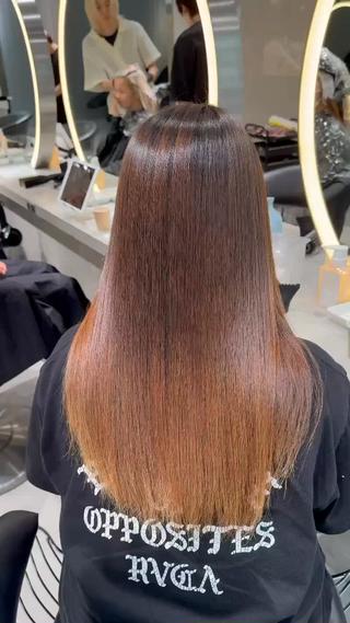 保存してカウンセリングでお使いください❧


✰癖・うねりが出てきた、気になりはじめた
✰中々まとまらない
✰絡まりがひどい
✰他店で縮毛矯正を断られてしまった

こんな方ぜひ一度お任せください

✯真っ直ぐすぎない柔らかいストレート
✯ブリーチ矯正
✯巻ける縮毛矯正
✯九州唯一の最高級トリートメント

お客様1人1人の髪質・履歴に合った薬剤選定や施術をしいちばん素敵で手触り質感のいい縮毛矯正をご提案致します

現在、カット・カラー・縮毛矯正のモデルさんを募集しております
少しでも気になる方がいましたらお気軽にDMください♪

︎𝐚𝐢𝐫𝐚︎
 