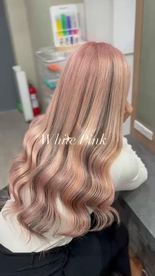 ケアブリーチカラープレミアムエクステ40本

ホワイトピンク
ブリーチ3回必須です

エクステでデザインカラー
地毛でやるよりダメージなく
次のカラーにも支障なし´-

横浜/ブリーチ/エクステ/レイヤーカット/髪質改善
デザインカラー/ローライト/ハイライト/ホワイトピンク 