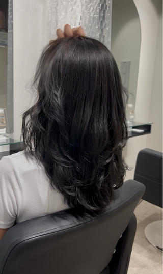 ボリュームがたっぷりでるハイレイヤー
海外風レイヤースタイル 