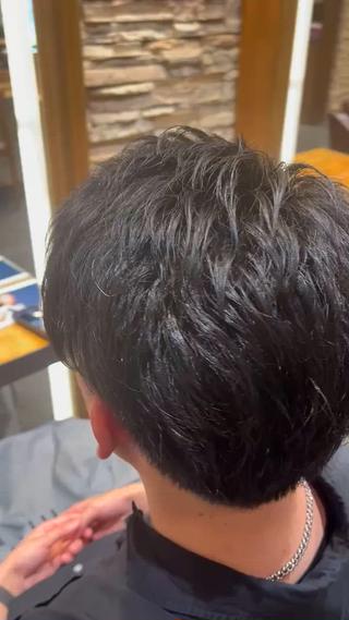 カットだけでアイロン入らずにここまで束が出るようにカットさせていただきます!