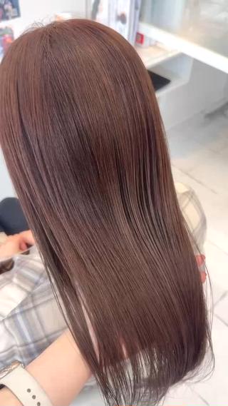 湿気によるパヤパヤや癖が気になる方必見!
どんな髪も艶々な扱いやすい髪へと導きます️
是非ご体験下さい