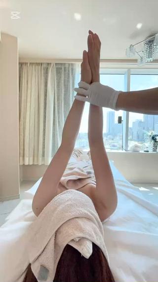 チノザメソッドの醍醐味である頸椎アプローチにより、背神経も刺激され、可動域が拡大され背中側からしっかり腕が上がるようになりました！
 