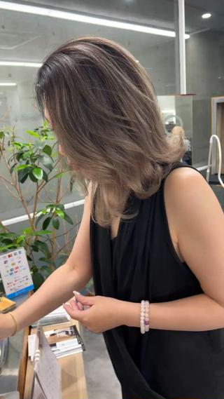 バレイヤージュ

バレイヤージュ　ハイトーン　ハイライト　ブリーチ　ケアブリーチ　ダブルカラー　トリプルカラー 