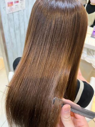 髪質改善ストレートの特徴
①髪への負担を最大限に減らします︎
②地毛のような柔らかい自然な仕上がりに︎
③今までで1番のツヤ髪に︎
④髪の体力があればブリーチ毛にも対応︎


ぜひご相談ください！
理想のツヤ髪を一緒に目指しましょう 