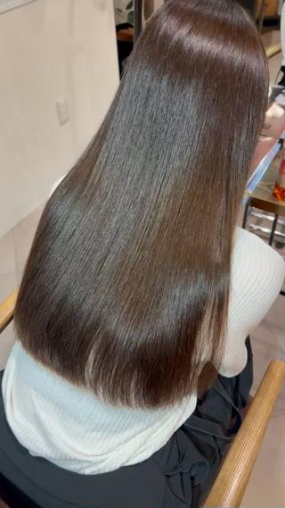 ロング カラー 毛谷 嘉明/ブリーチカラーのヘアスタイル